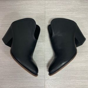 Chinese laundry Women’s Kelso black bootie..